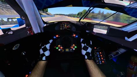 iRacing:  Een realistische simulatie voor de meest fanatieke racers!